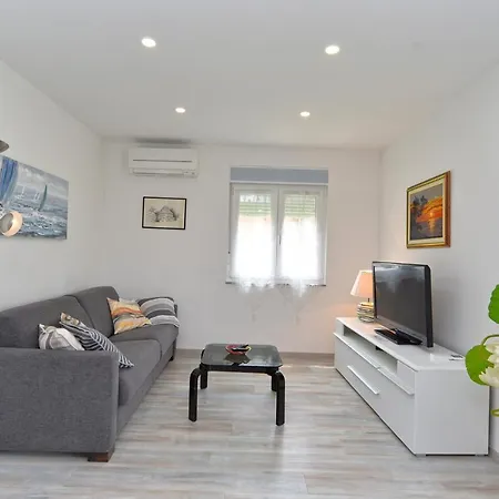 House Mirna 2177 普拉