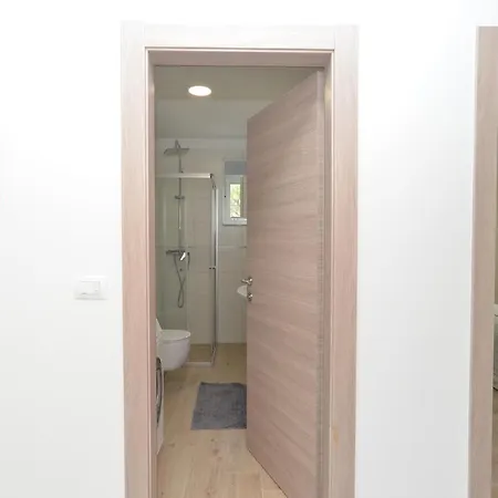 度假居 House Mirna 2177 *