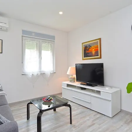 House Mirna 2177