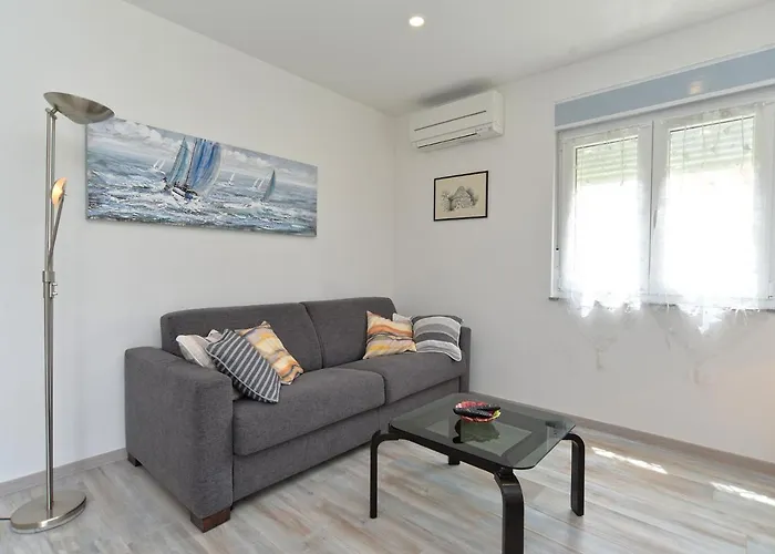 펜션 House Mirna 2177