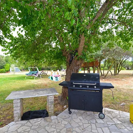 בית נופש House Mirna 2177