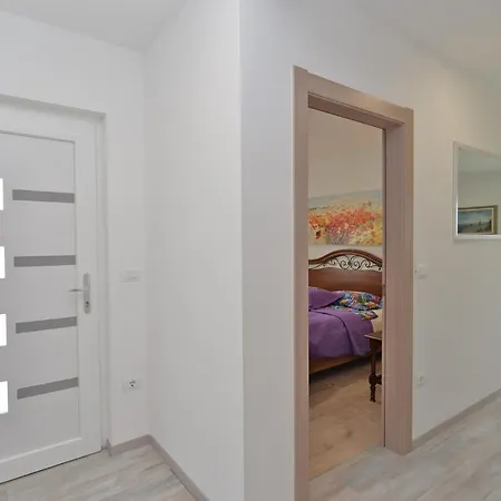 House Mirna 2177 * פולה